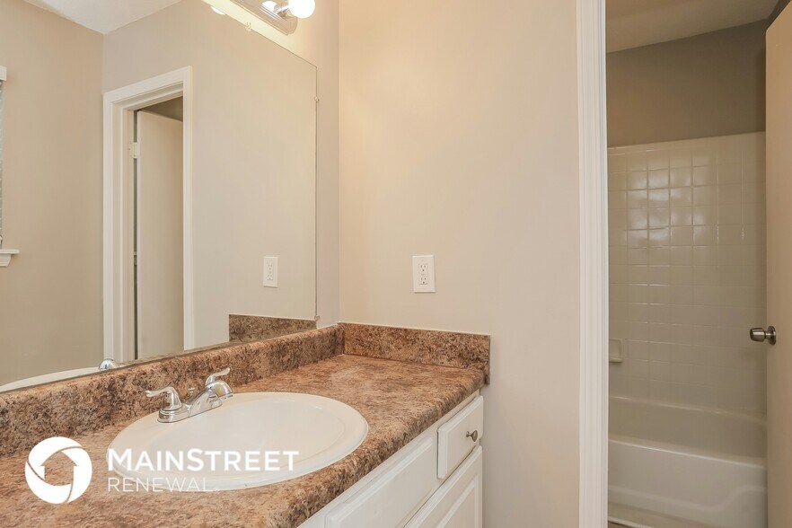 Building Photo - 2453 Crestdale Cir SE