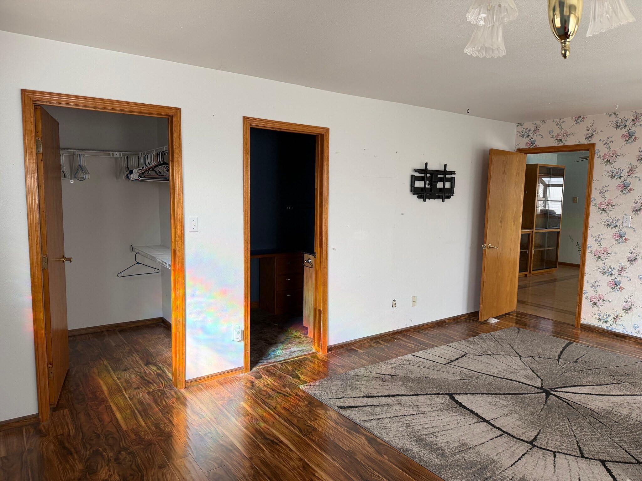 Building Photo - 569 Beverly Rd