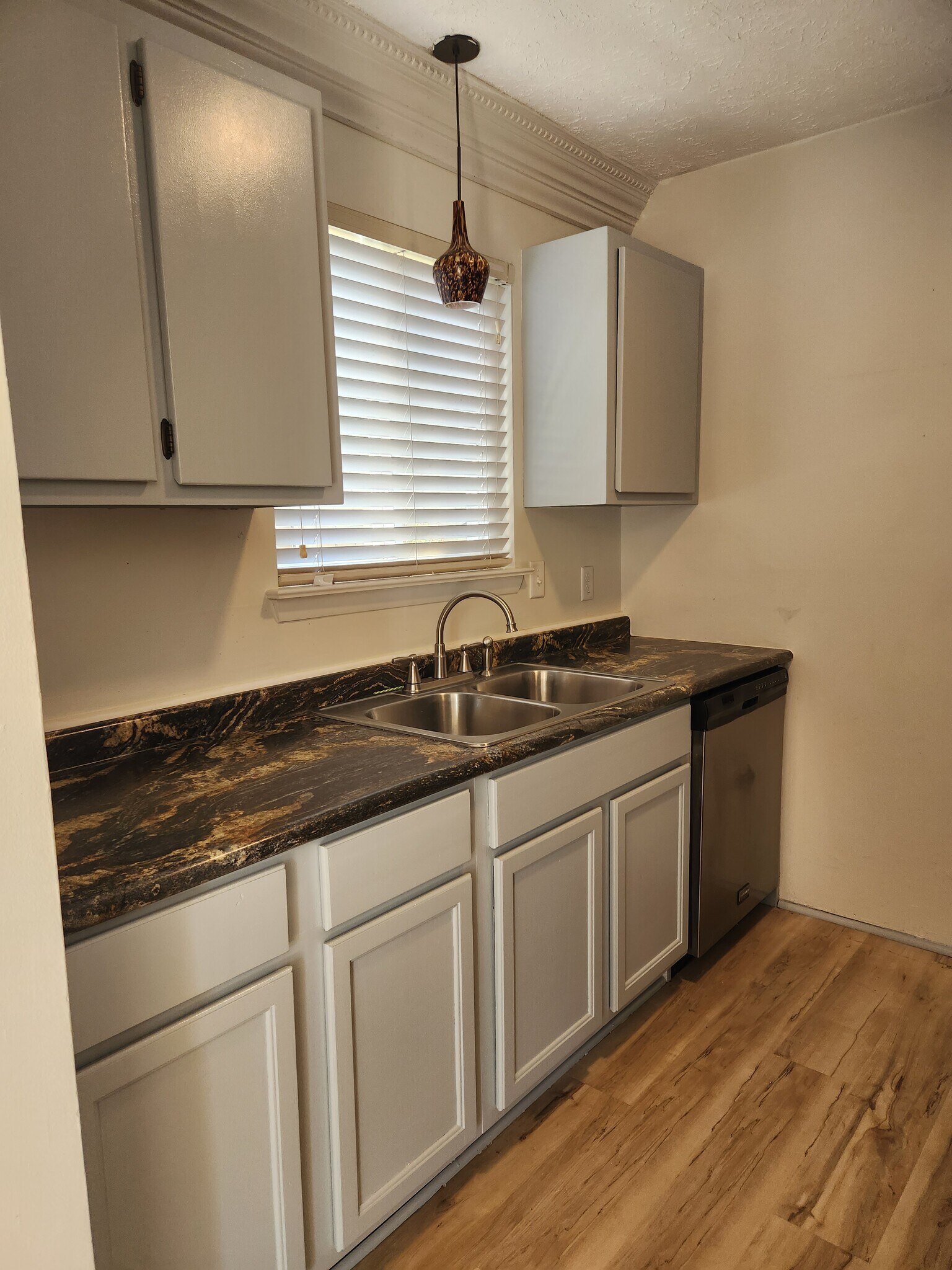 Kitchen - 2510 W 9th St