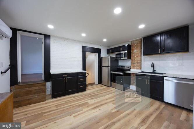 Building Photo - 209 E Martin St