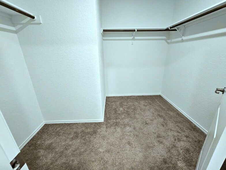 Master Closet - 11814 Fading Way