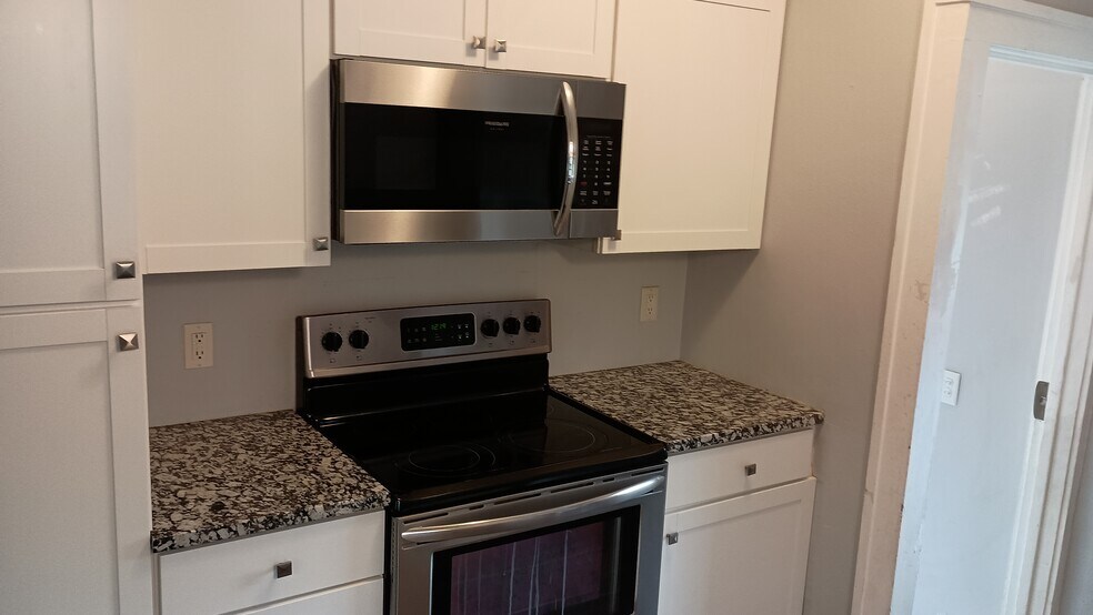 Building Photo - 1801 S Spring Ave