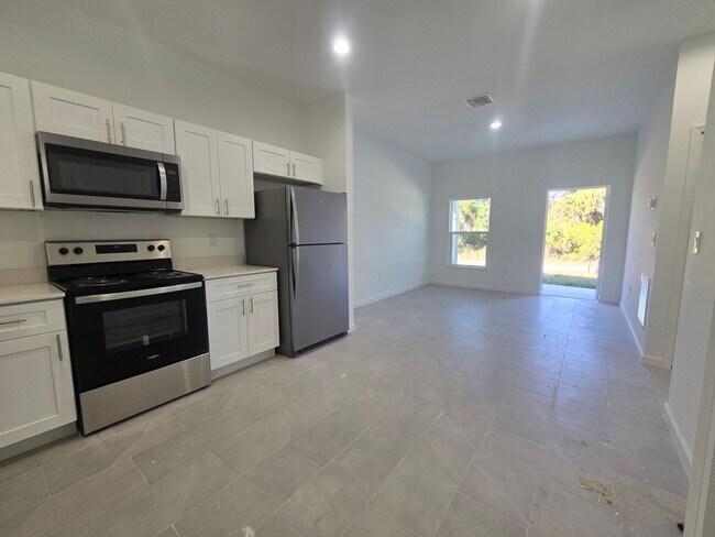 Building Photo - Brand new 2/2 in Lehigh Acres