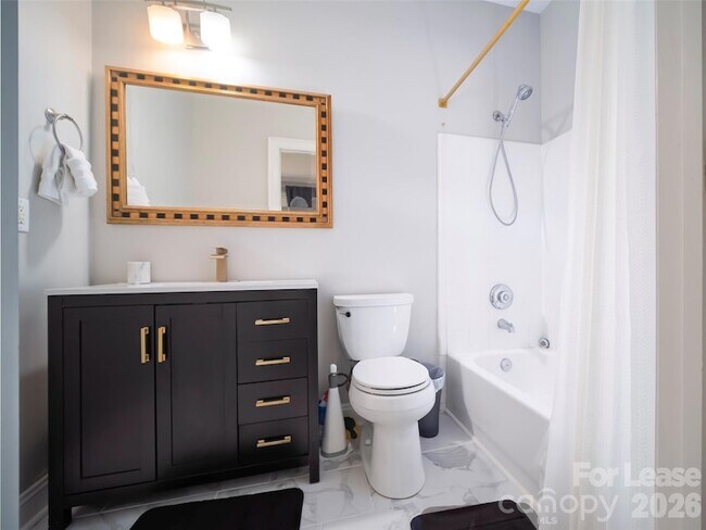 Building Photo - 5609 Fairview Rd