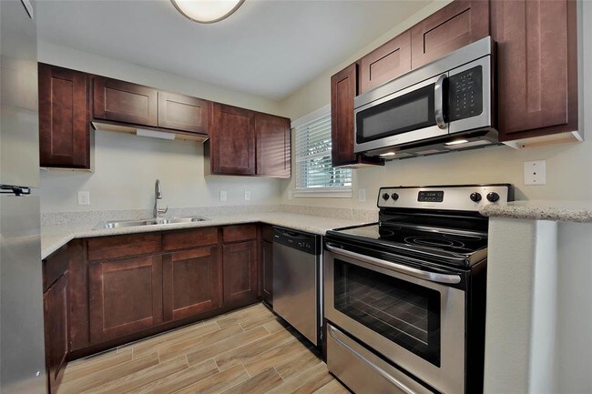 Building Photo - 1109 W 25th St