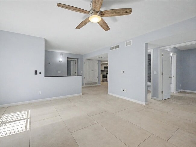 Building Photo - 8271 N Oracle Rd