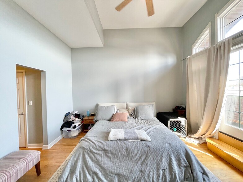 Building Photo - 2734 N Wolcott Ave