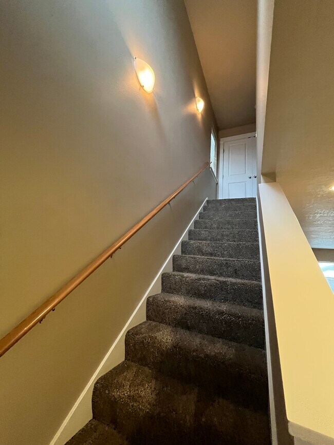 Building Photo - 952 S 58th St