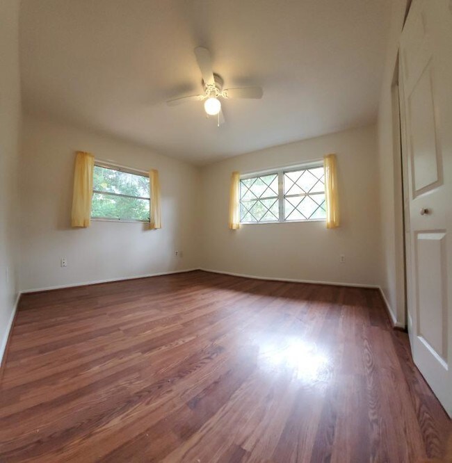 Building Photo - 6803 Fern Circle