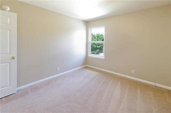 Building Photo - 807 Camino Real Dr