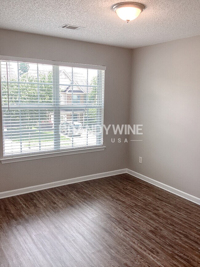 Building Photo - One month  FREE RENT!!!