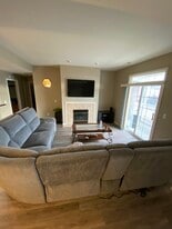 Kitchen - 5625 Twin Oaks Dr