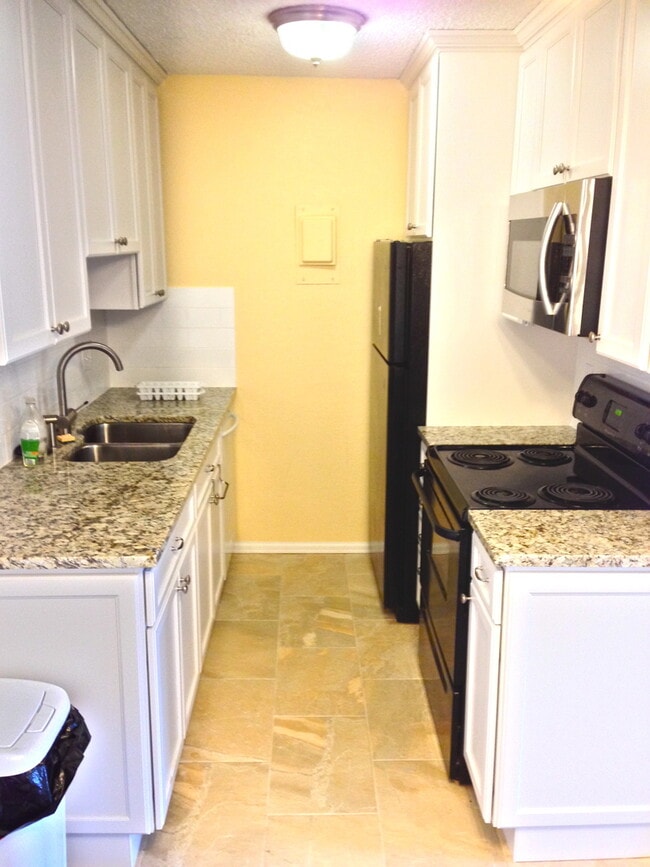 Building Photo - Charming Updated One Bedroom Apartment In North Boulder!