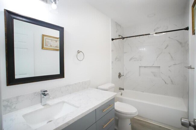 Building Photo - 94-364 Laahaina Pl