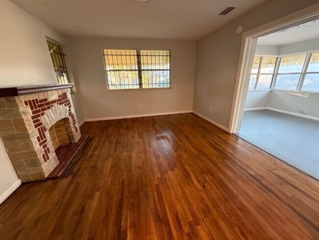 Building Photo - Comfortable 3-Bedroom Home for Rent