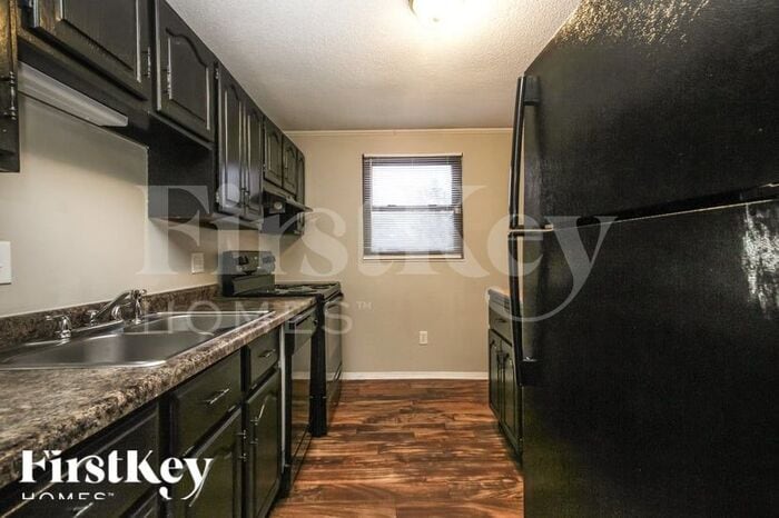 Building Photo - 5801 Somers Dr