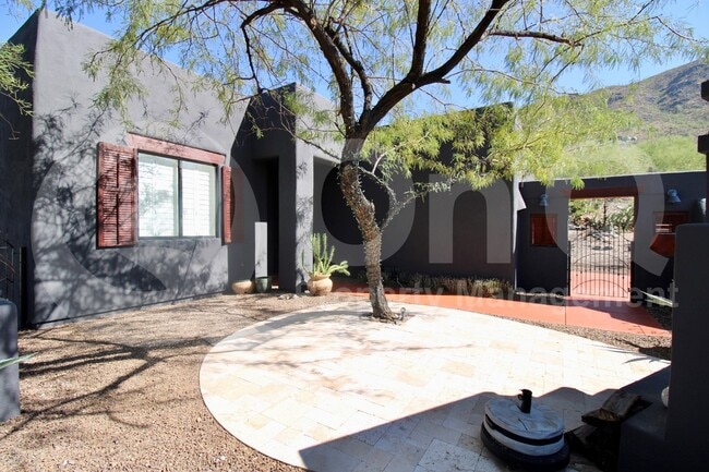 Building Photo - 6022 E Carriage Dr