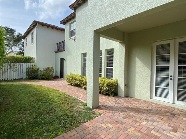 Building Photo - 105 Via Floresta Dr