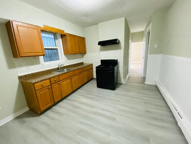 Building Photo - 844 Mount Prospect Ave
