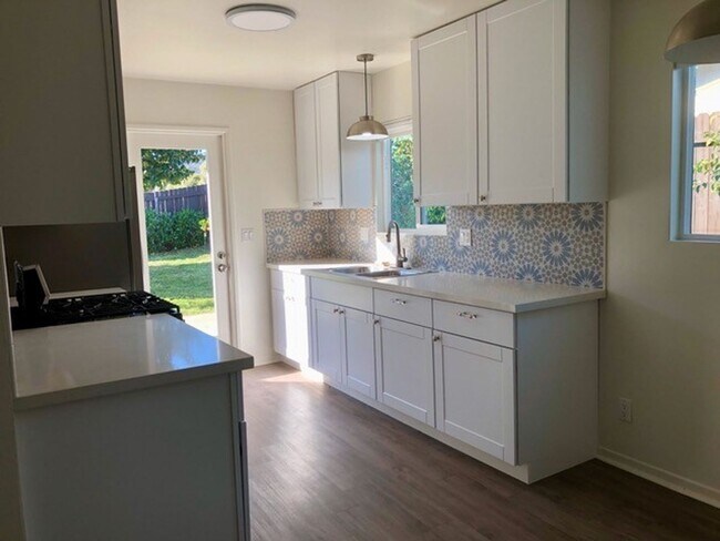 Building Photo - Remodeled Santa Barbara Shores Home in Prime Coastal Location