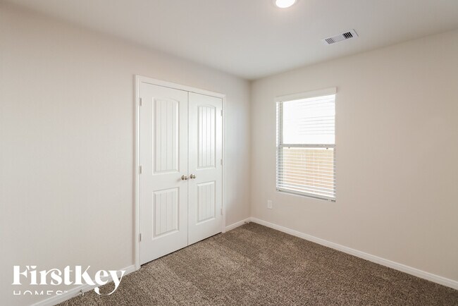 Building Photo - 25589 Roy Rogers Rd