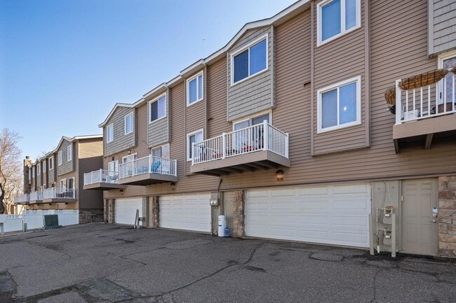Building Photo - 304 Pondridge Cir
