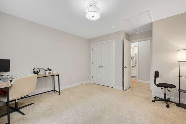 Building Photo - 4 Bedroom Home on 3.65 Acres in Moseley – Available September 22nd – $3,500/mo