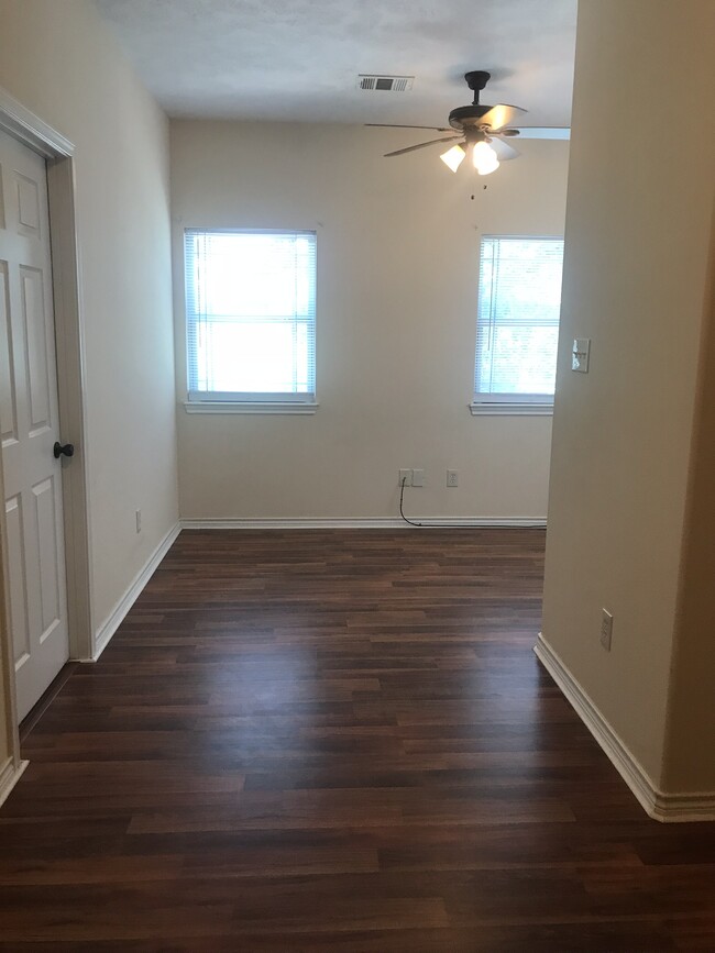 Building Photo - 3933 Riverside Pky