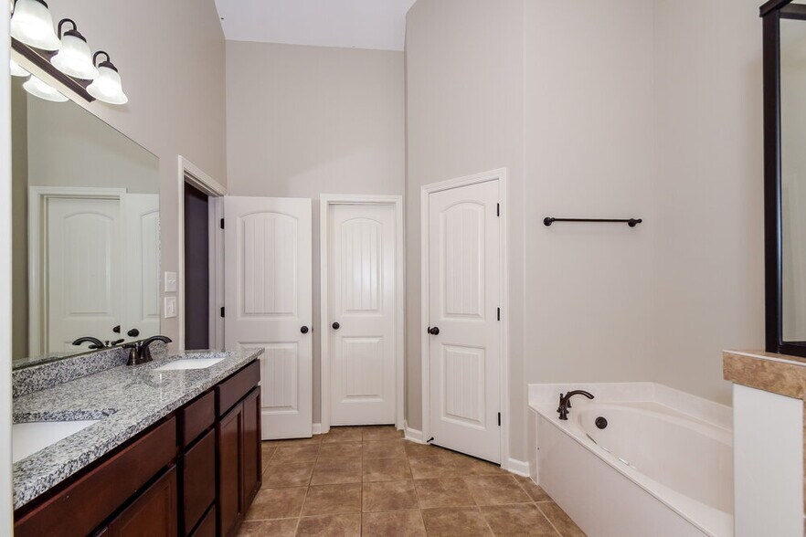 Building Photo - 125 Clay Hills Dr