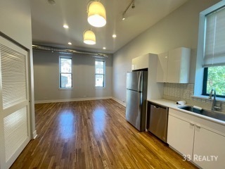 Building Photo - Stunning 2 bed 1 bath located in the heart...