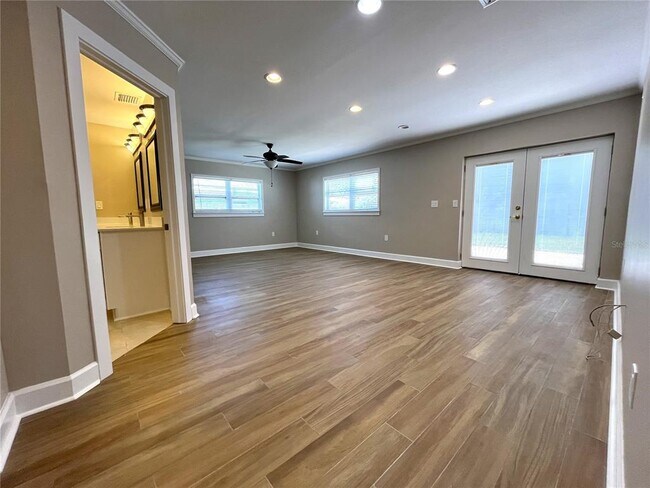 Building Photo - 3807 Belle Vista Dr E