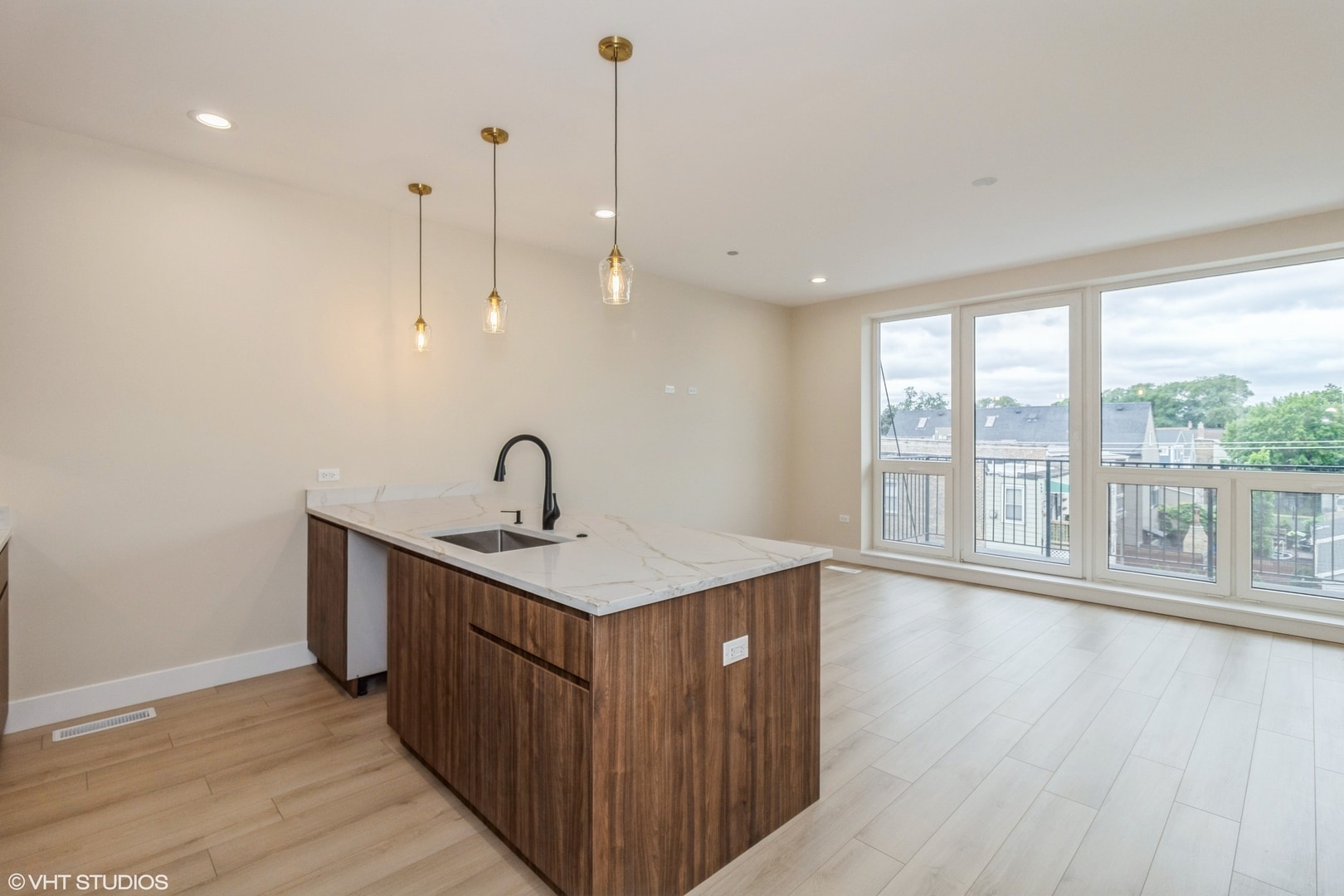 Building Photo - 3045 W Irving Park Rd