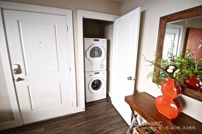 Building Photo - The Lakota on Grand