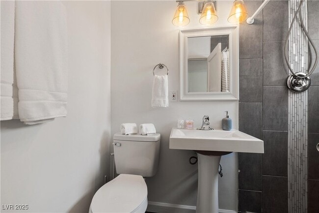 Building Photo - 1013 Francis Ave