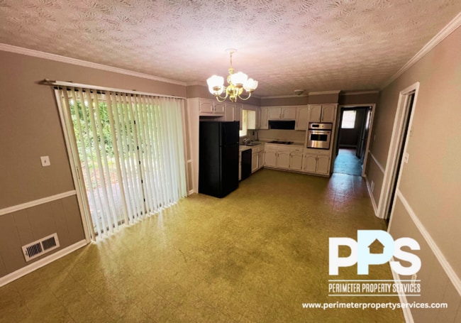 Building Photo - 6999 Knollwood Dr