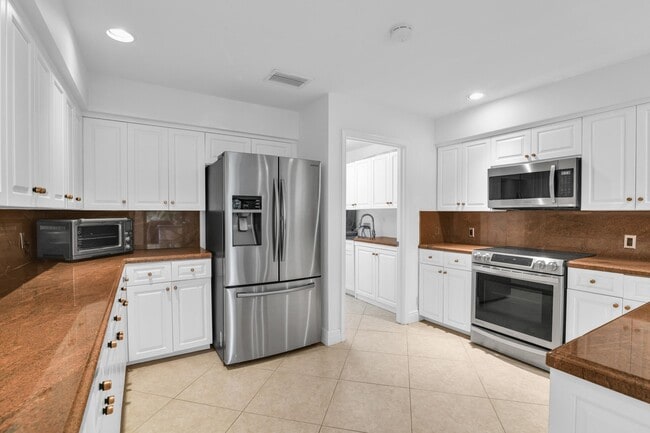 Building Photo - 753 Villa Portofino Cir