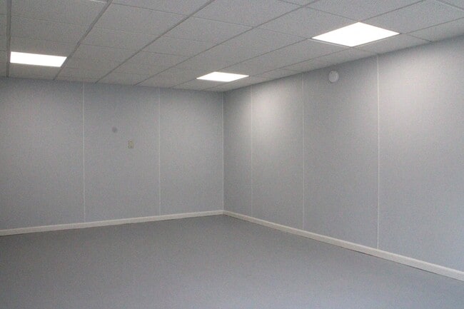 Building Photo - 1878 Riverside Dr