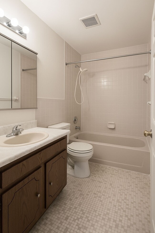 Building Photo - 732 Kennedy Dr