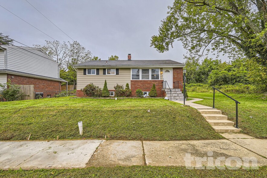 Building Photo - 2012 Royal Garden Dr