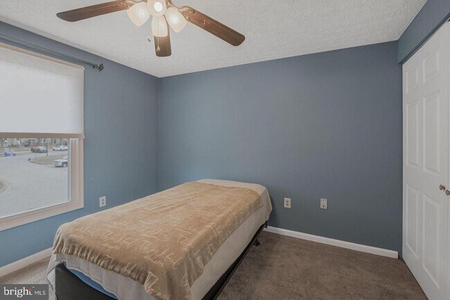 Building Photo - 6121 Cedar Wood Dr
