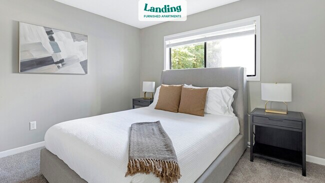 Building Photo - 3600 Park Lake Ln