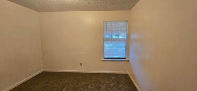 Building Photo - Available! 2 Bedroom 1 Bath Close to Everything! Longview, TX!