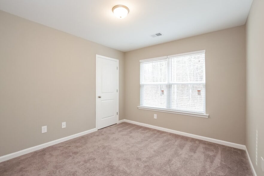 Building Photo - 466 Fieldcrest Dr