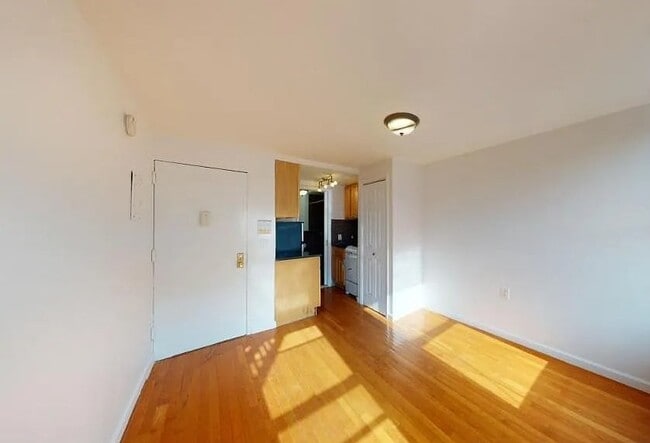 Building Photo - 149 1st Ave