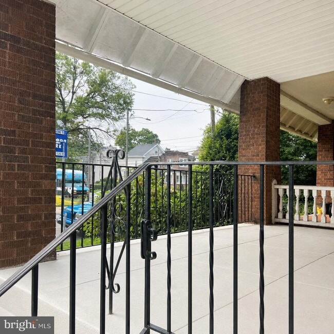 Building Photo - 303 Vernon Rd