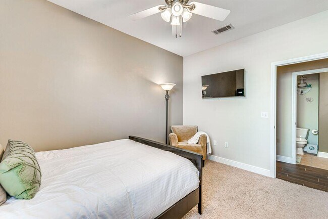 Building Photo - 895 Solimar Way