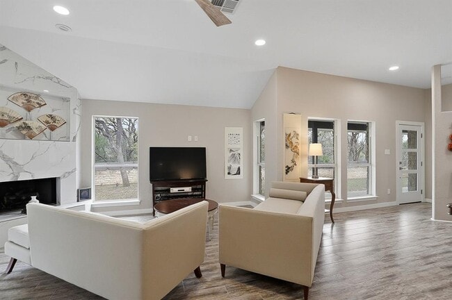 Building Photo - 445 Rocky River Rd