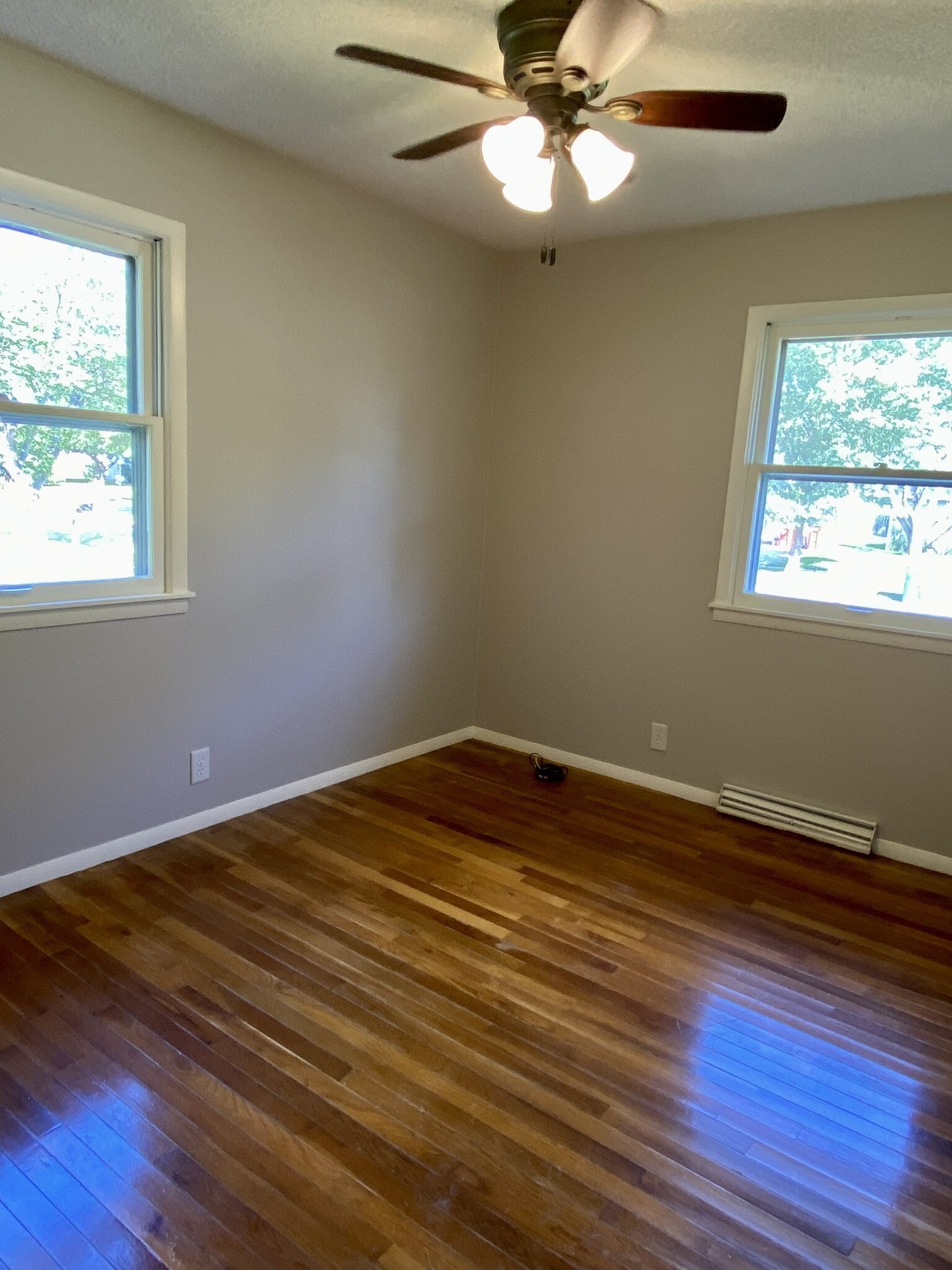 Building Photo - 2009 Crescent Dr