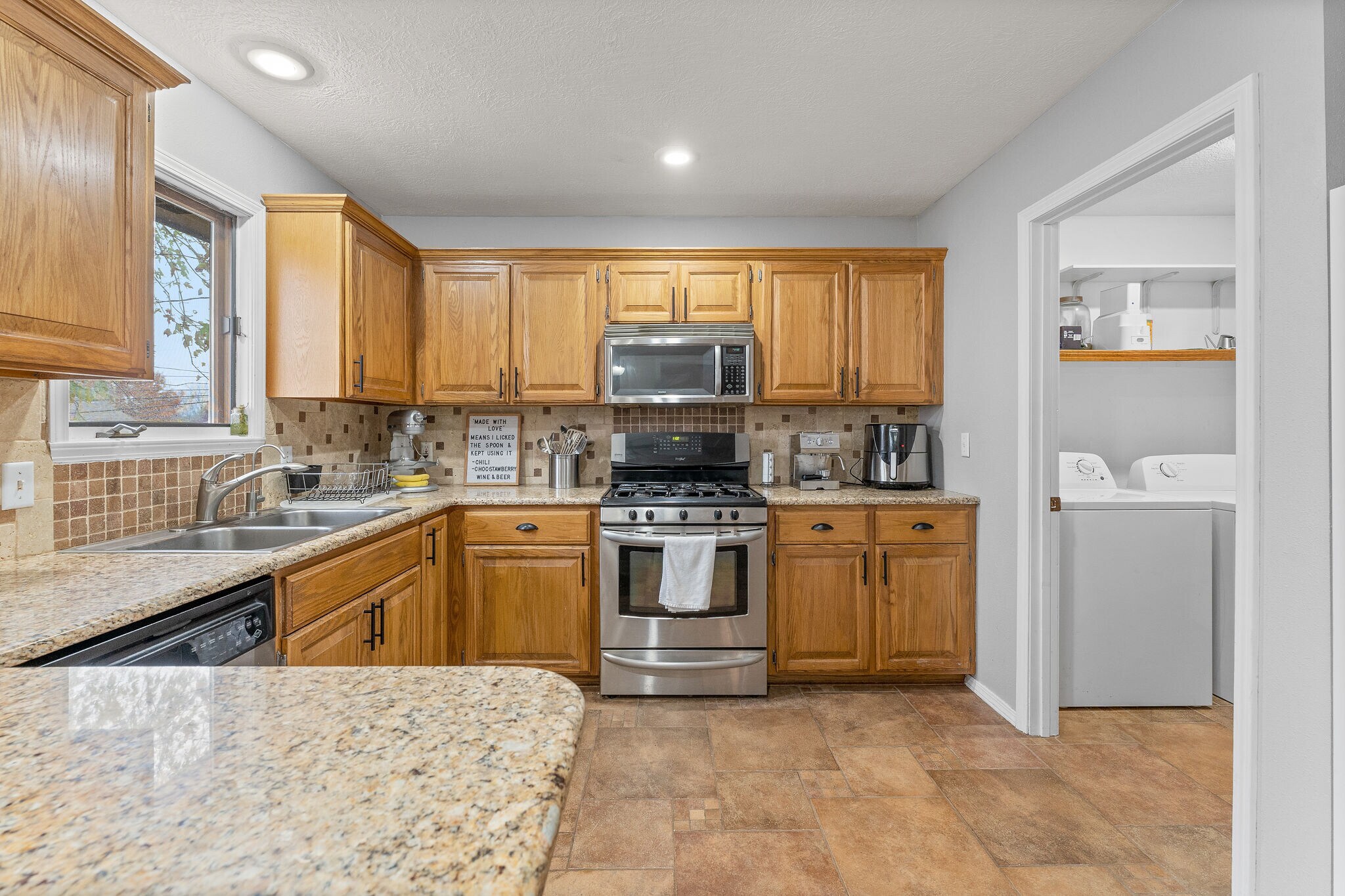 Kitchen - 3668 W El Castile St