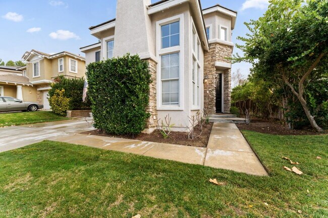 Building Photo - "Charming 4-Bedroom Santa Clarita Home with Fireplace – Spacious 2,623 Sq. Ft. Retreat!"